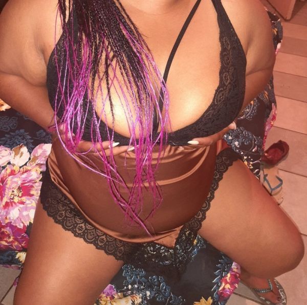 Chinese escort in South Africa (All) for ZAR 1000 for an hour