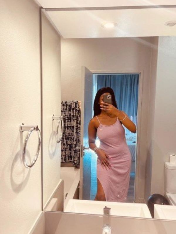 Cheap escort girl Badgirllll sees her clients in South Africa (Pretoria)