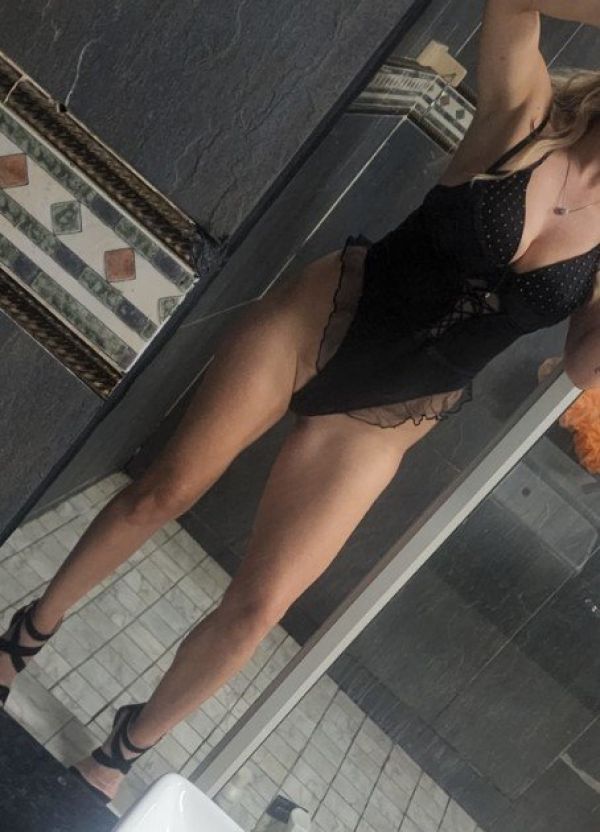 Lesbian hooker Stayci works 24 hours