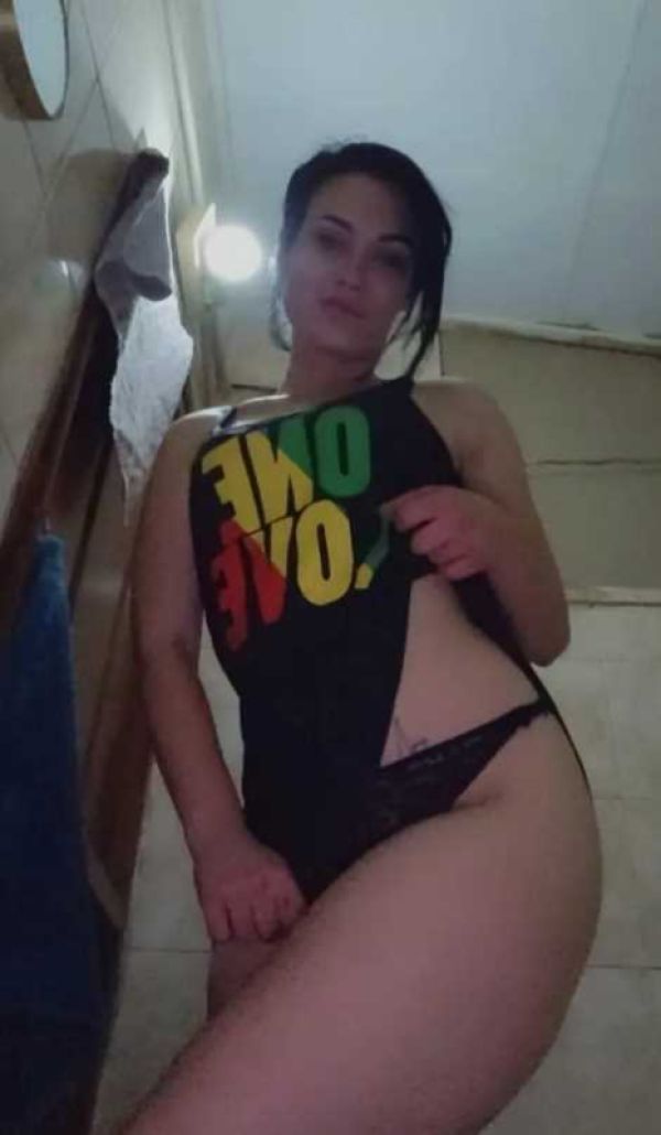 Monique - escort lady for your pleasure for ZAR 950 per hour