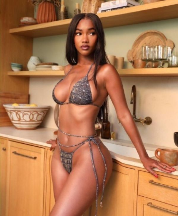 Enjoy South Africa (Pretoria North) sex massage done by escort April