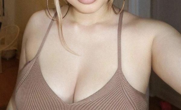 Discreet call girl service from Ollie for ZAR 2000