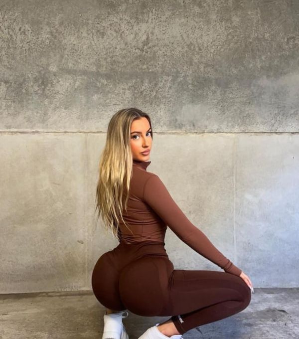 Need escort and babes? Felicity is ready for sex with you