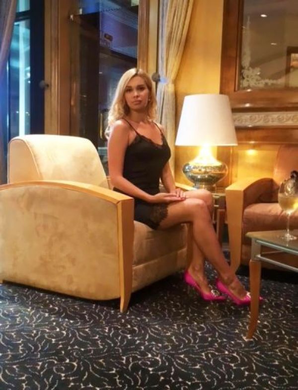 Female escort Ri for sex in South Africa (All) 