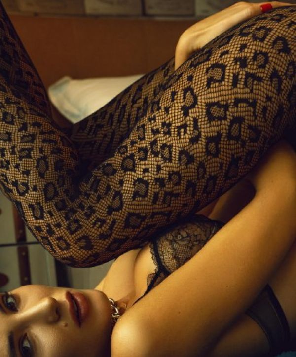 Beautiful escort model Ladies: weight 46 kg, height 150 cm