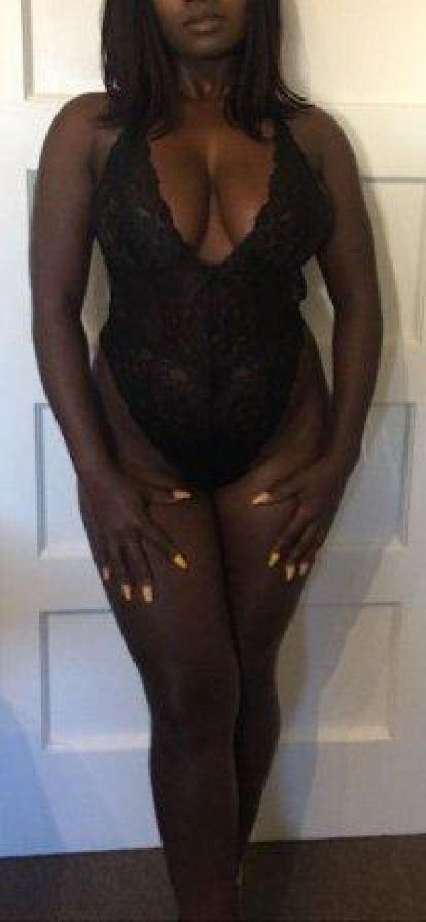 ZARopean escort does OWO, CIM, COM. Prices from ZAR 18000/hr