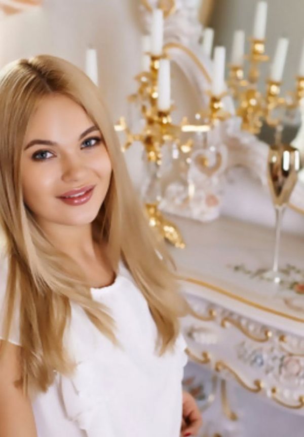 Escort top model girl Kristina (weight 53 kg, height 170 cm)