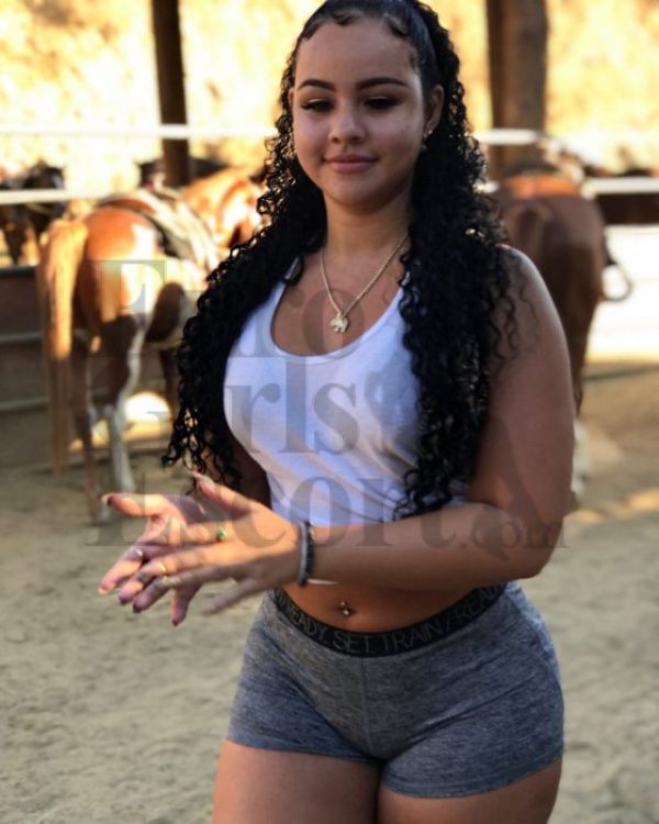 Sexy South Africa (Cape Town) girl Lisa is ready for sex