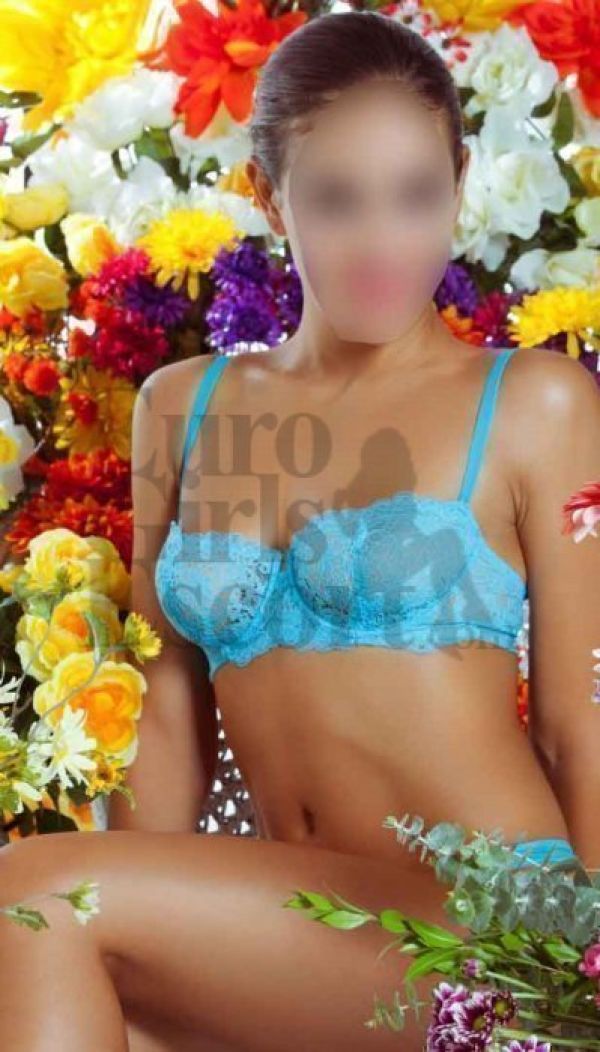 Cunnilingus from a lesbian prostitute April