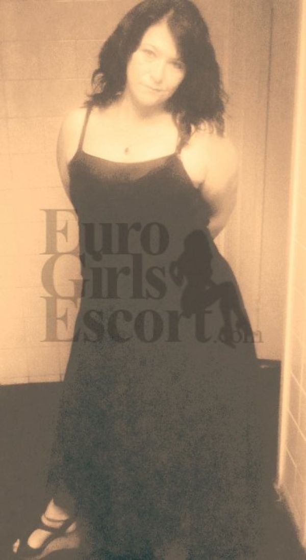 Mature escorts of South Africa does a BJ for ZAR 750