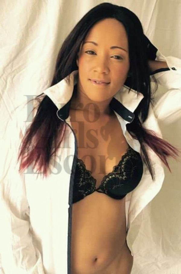 Sexy South Africa (Cape Town) girl Lilly Banks is ready for sex