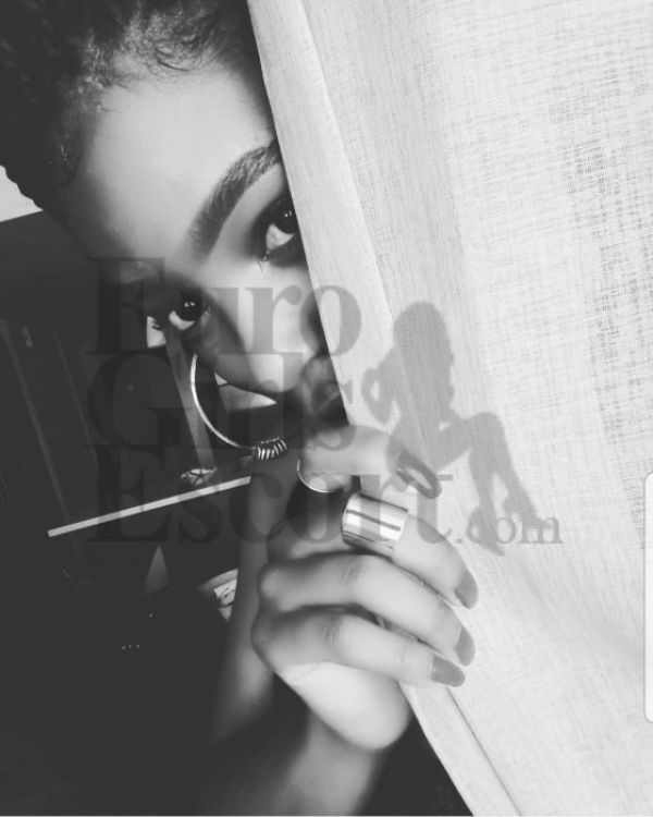 Super busty escort in South Africa (Cape Town): Sky Wilde (168 cm, 51 kg)