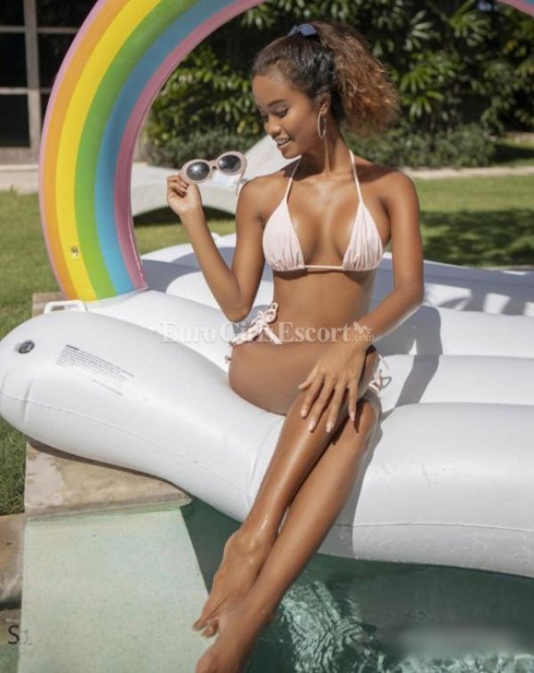 South Africa (Cape Town) female escort can suck for 0