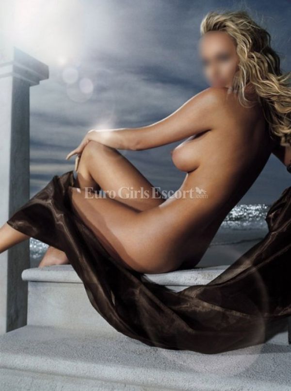 Mature female escort aged 25 is ready to meet you