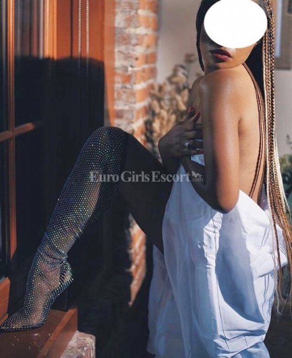 Sexy South Africa (Cape Town) girl Sarah is ready for sex