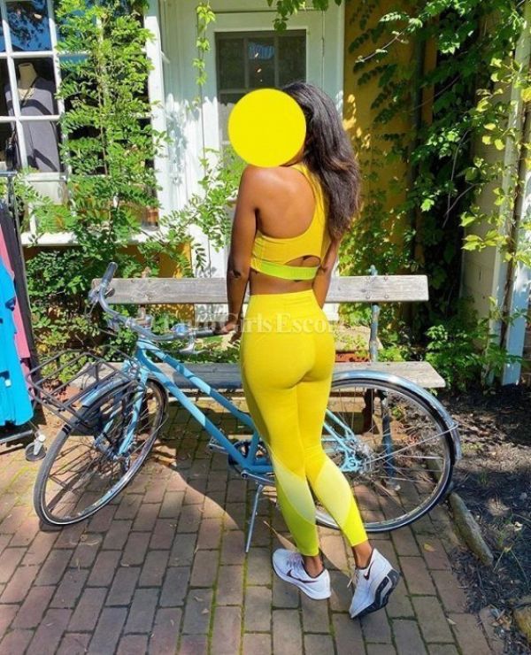 24 hour escort Sarah in South Africa (Cape Town) is waiting for a call