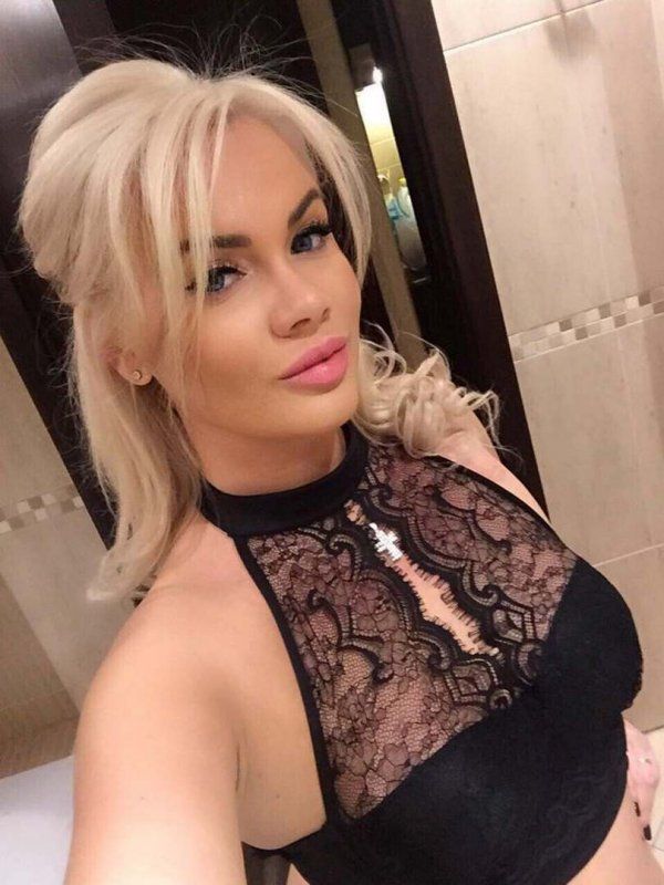 Busty escort in South Africa (Durban): Annabelle works 24 round the clock