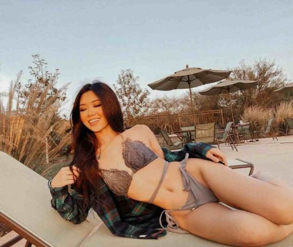 Professional escort from lesbian hooker Maddy